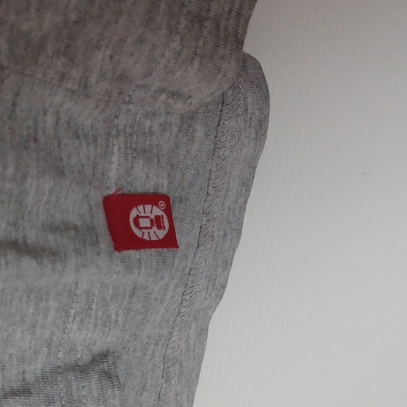 💙🌺Gray T-Shirt with American Flag Design - Picture 4 of 9